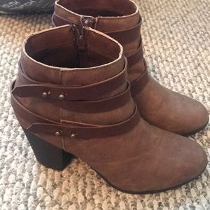 Woman’s booties size 7